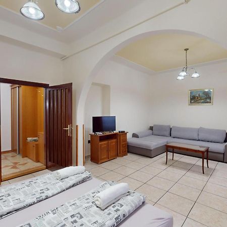 Herczeg Apartment Miskolc Exteriör bild